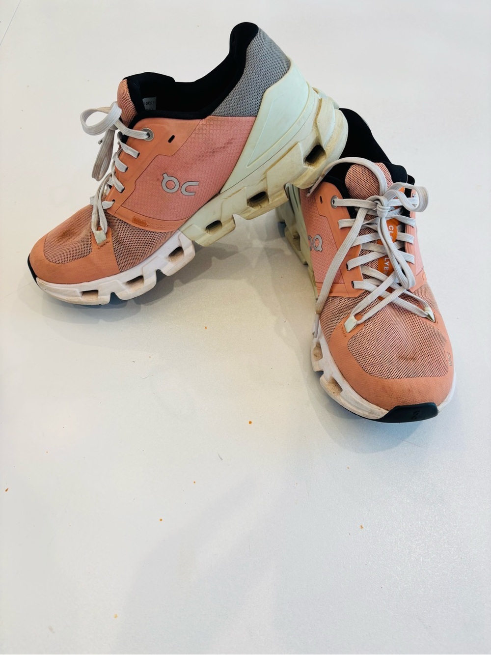 On Running Cloudflyer 4 Women's Peach and White Athletic Shoes size 8.5